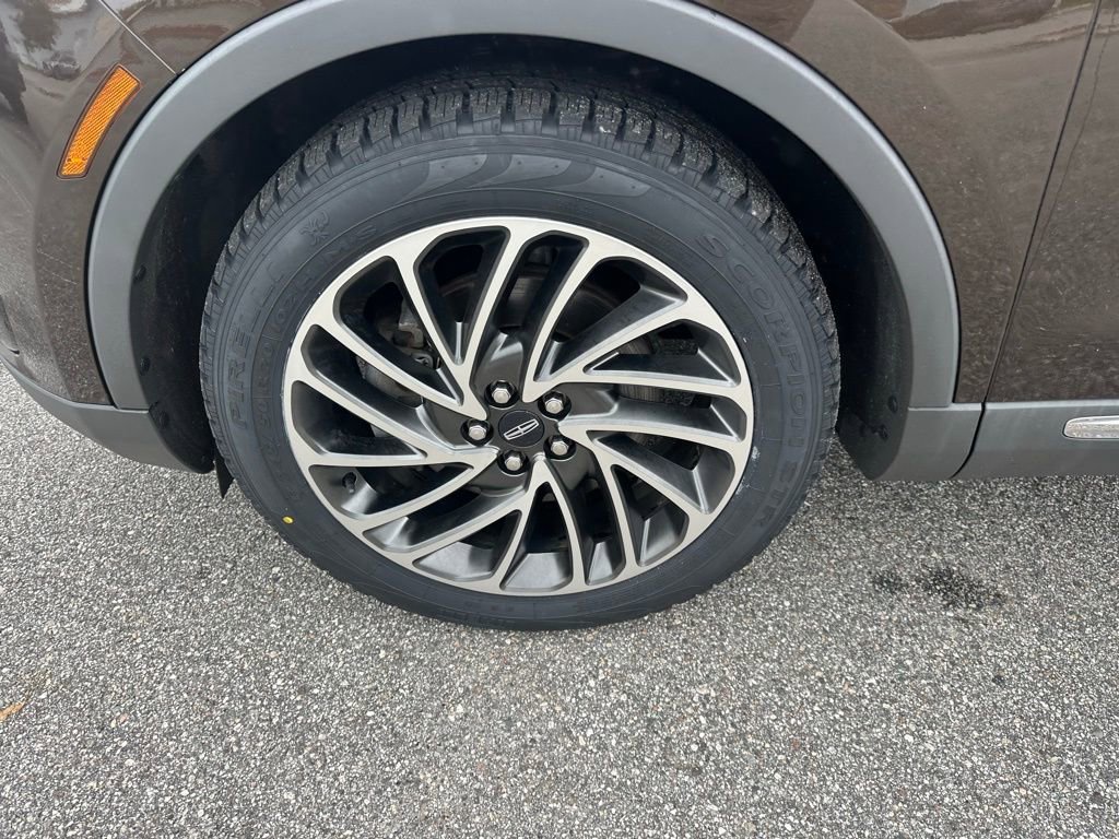 Used 2020 Lincoln Nautilus Reserve image 11