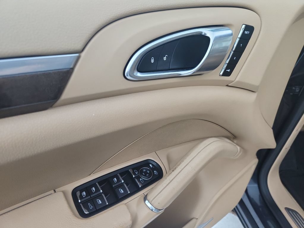 Used 2016 Porsche Cayenne AWD/4WD image 14