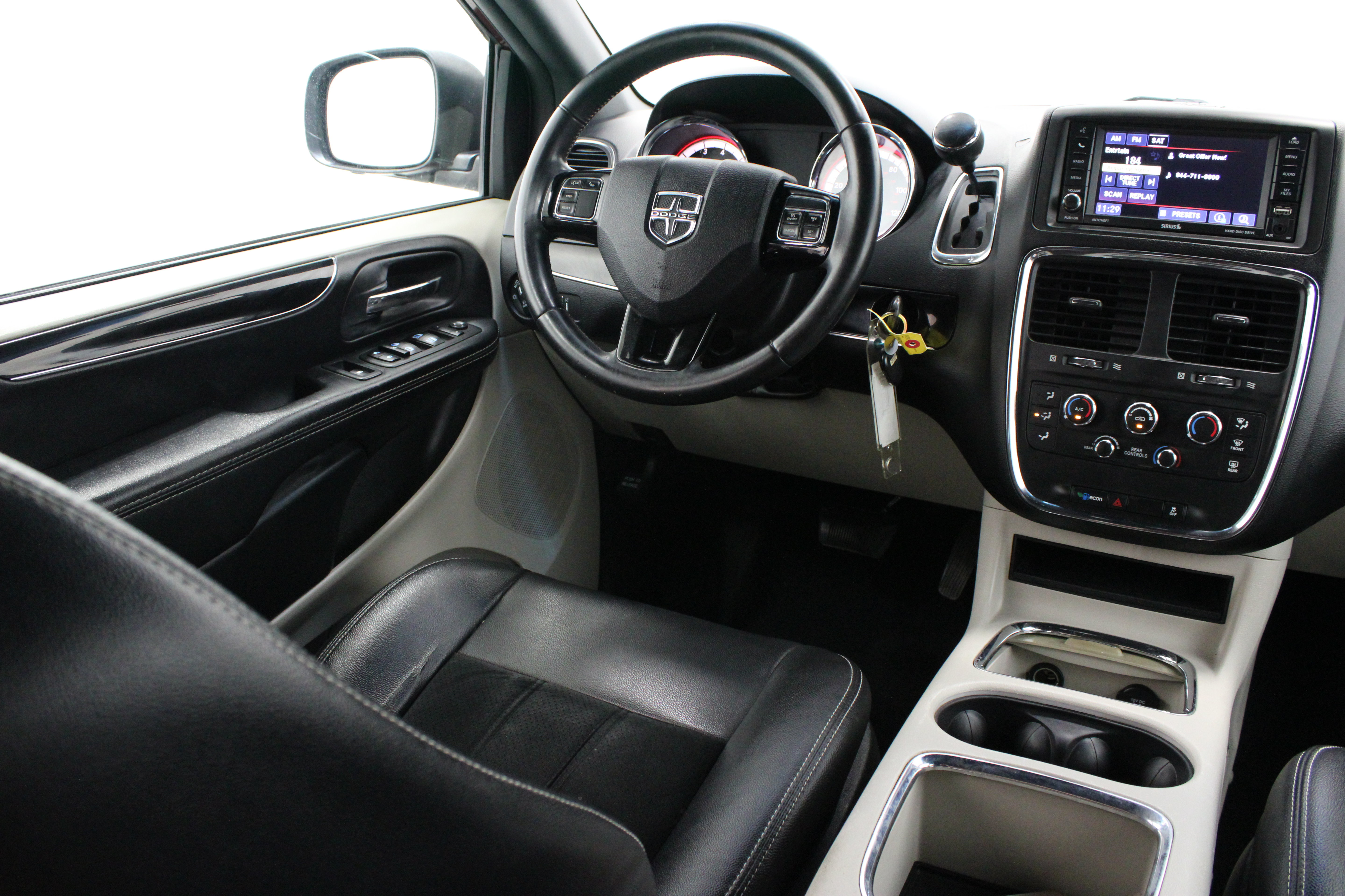 Used 2017 Dodge Grand Caravan SXT FWD image 29