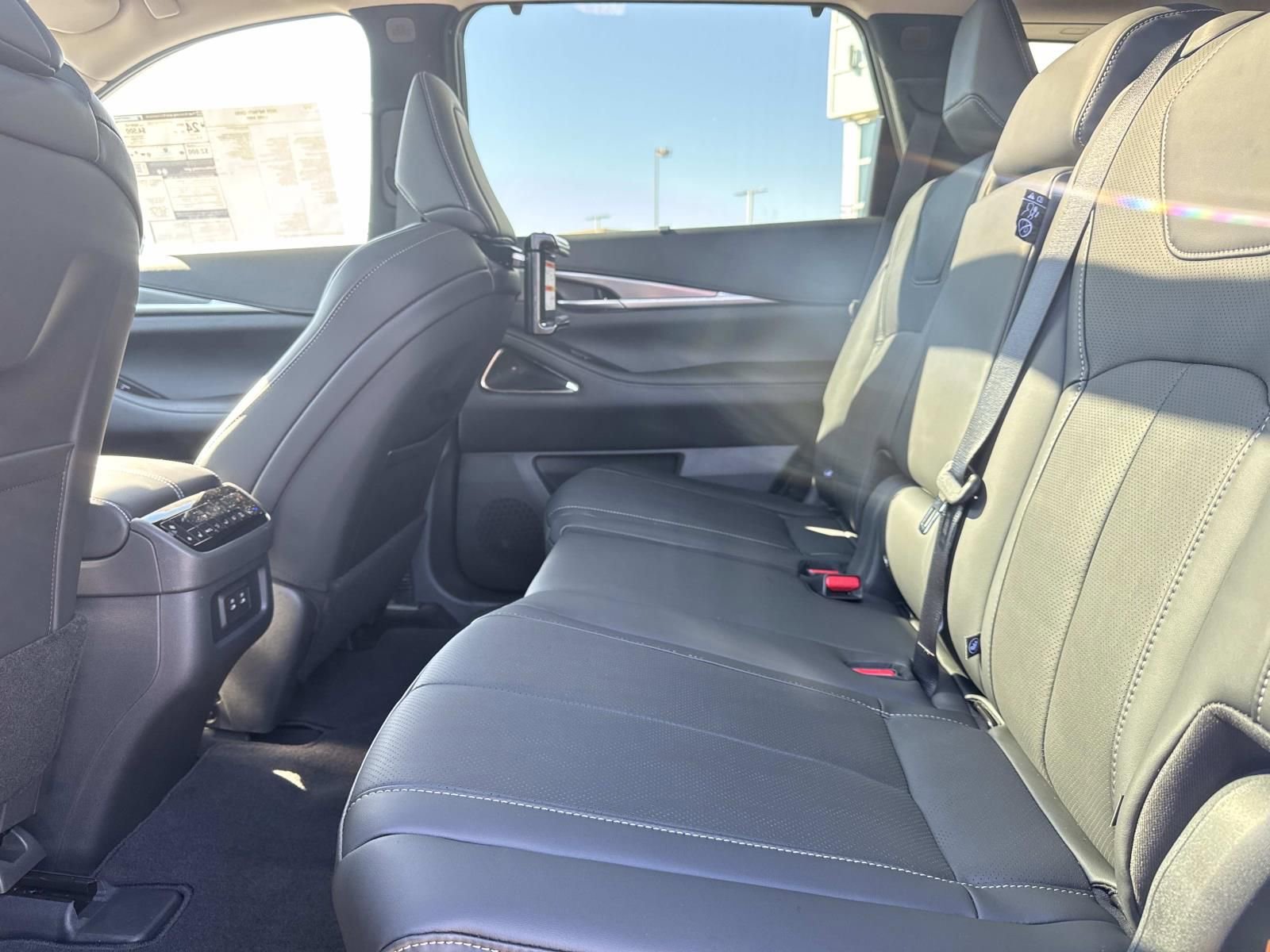 New 2026 INFINITI QX60 Luxe w/ Family Package AWD/4WD image 9