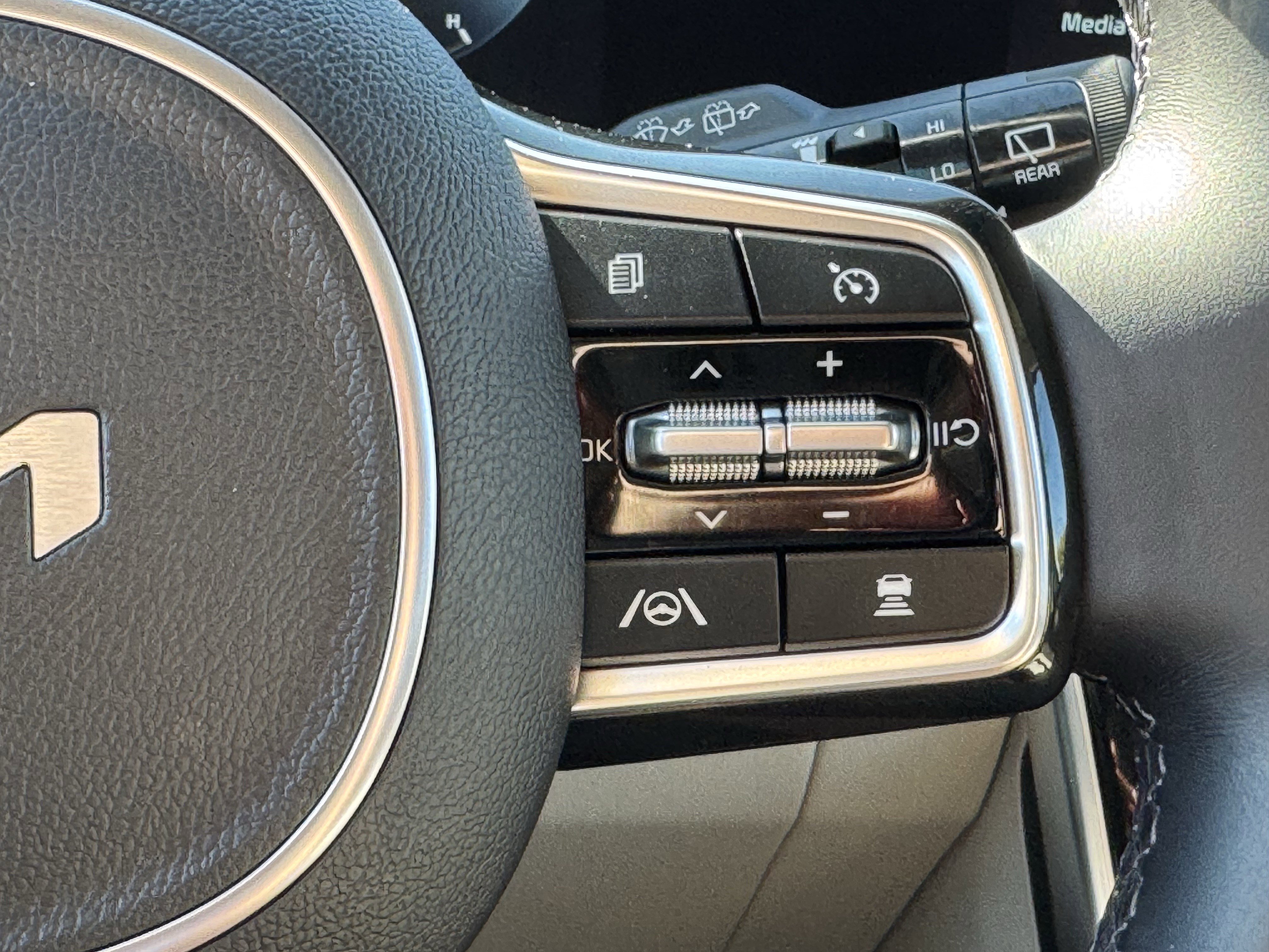 Used 2024 Kia Carnival SX image 17