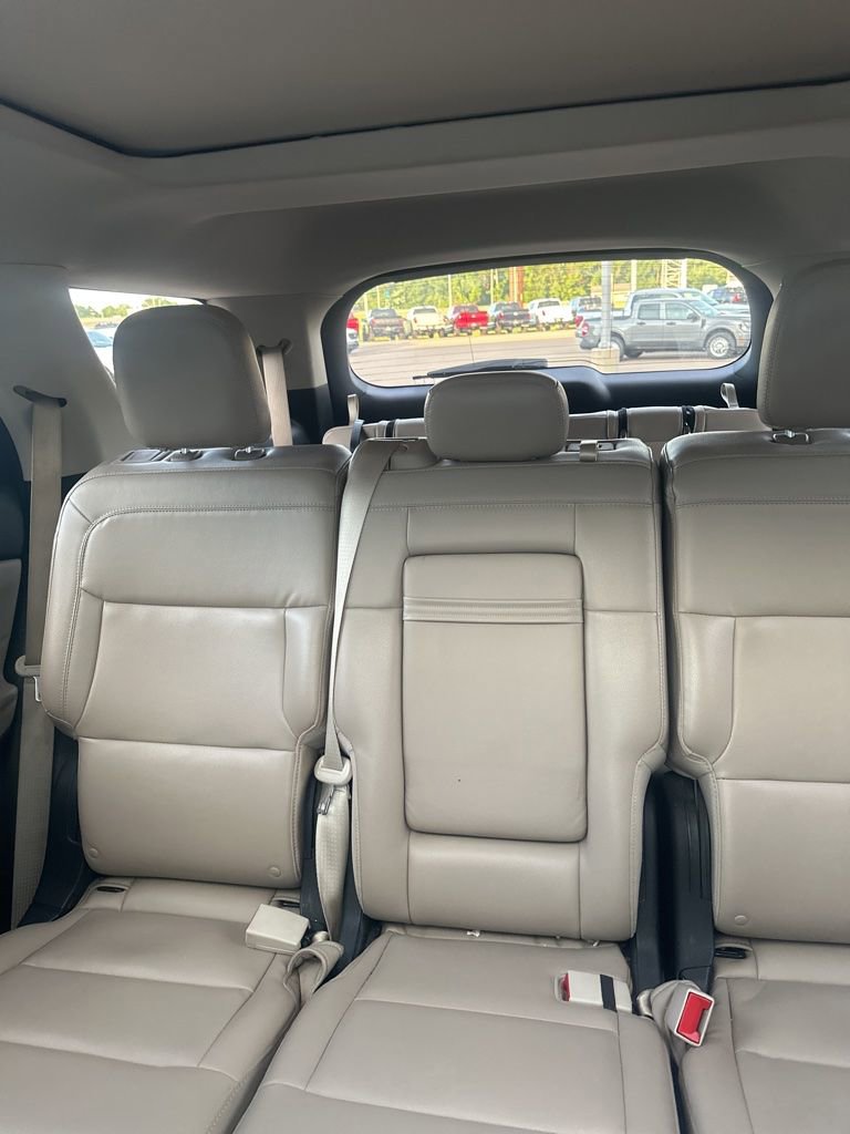 Used 2020 Ford Explorer XLT w/ Equipment Group 202A AWD/4WD image 19