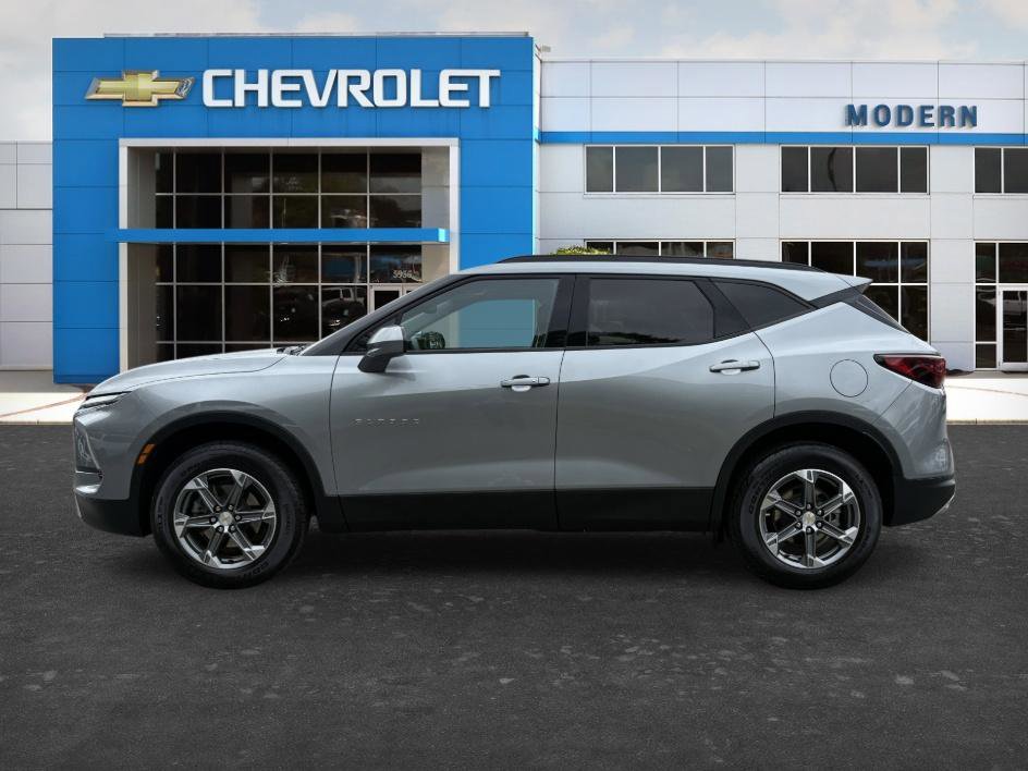 Used 2024 Chevrolet Blazer LT w/ Convenience Package FWD image 2