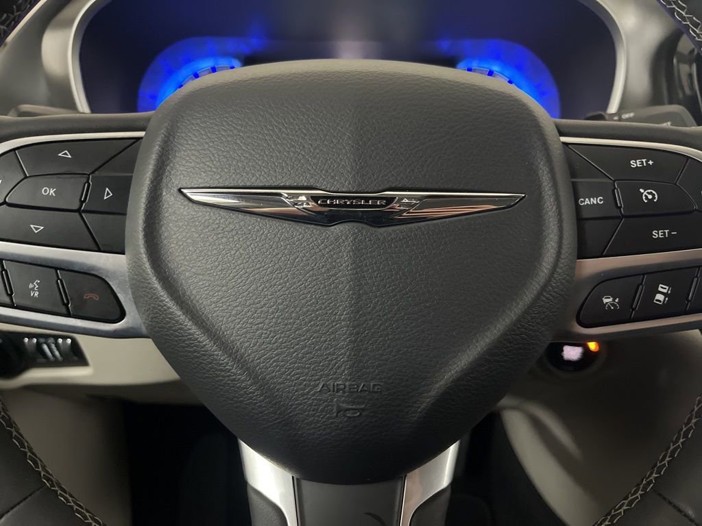 Used 2024 Chrysler Pacifica Touring-L image 58