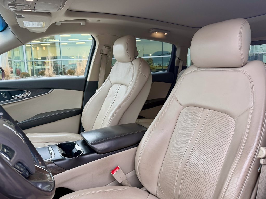 Used 2017 Lincoln MKX Reserve w/ Driver Assistance Package image 9