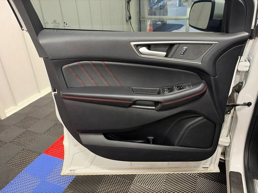 Used 2022 Ford Edge ST-Line w/ Cold Weather Package AWD/4WD image 10