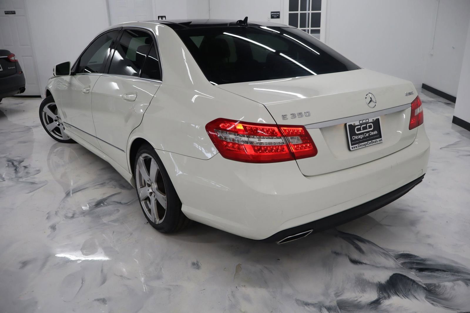 Used 2010 Mercedes-Benz E 350 E 350 4MATIC Sedan 4D image 5