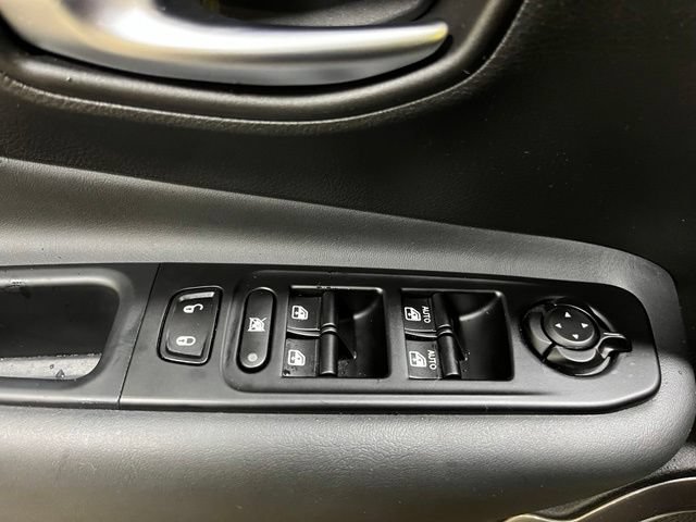 Used 2022 Jeep Renegade Latitude w/ Convenience Group AWD/4WD image 12