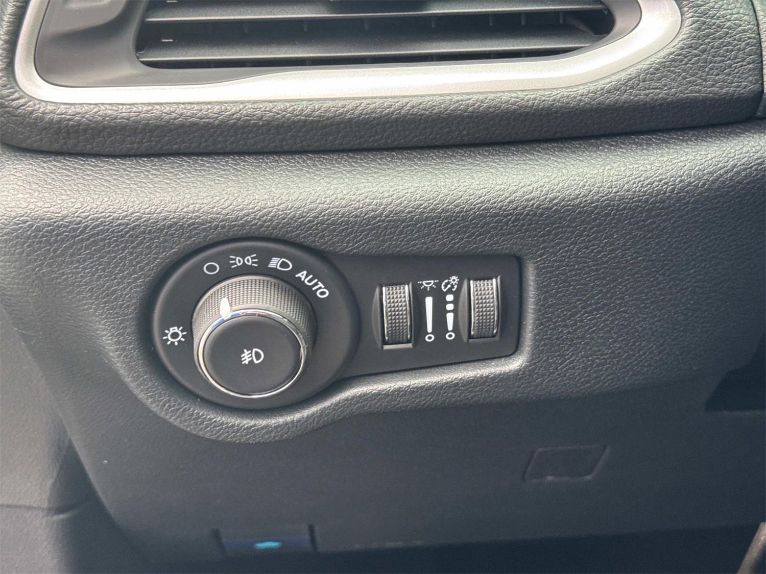 New 2025 Chrysler Pacifica Select image 30