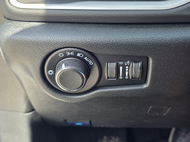 New 2026 Chrysler Voyager LX FWD image 29