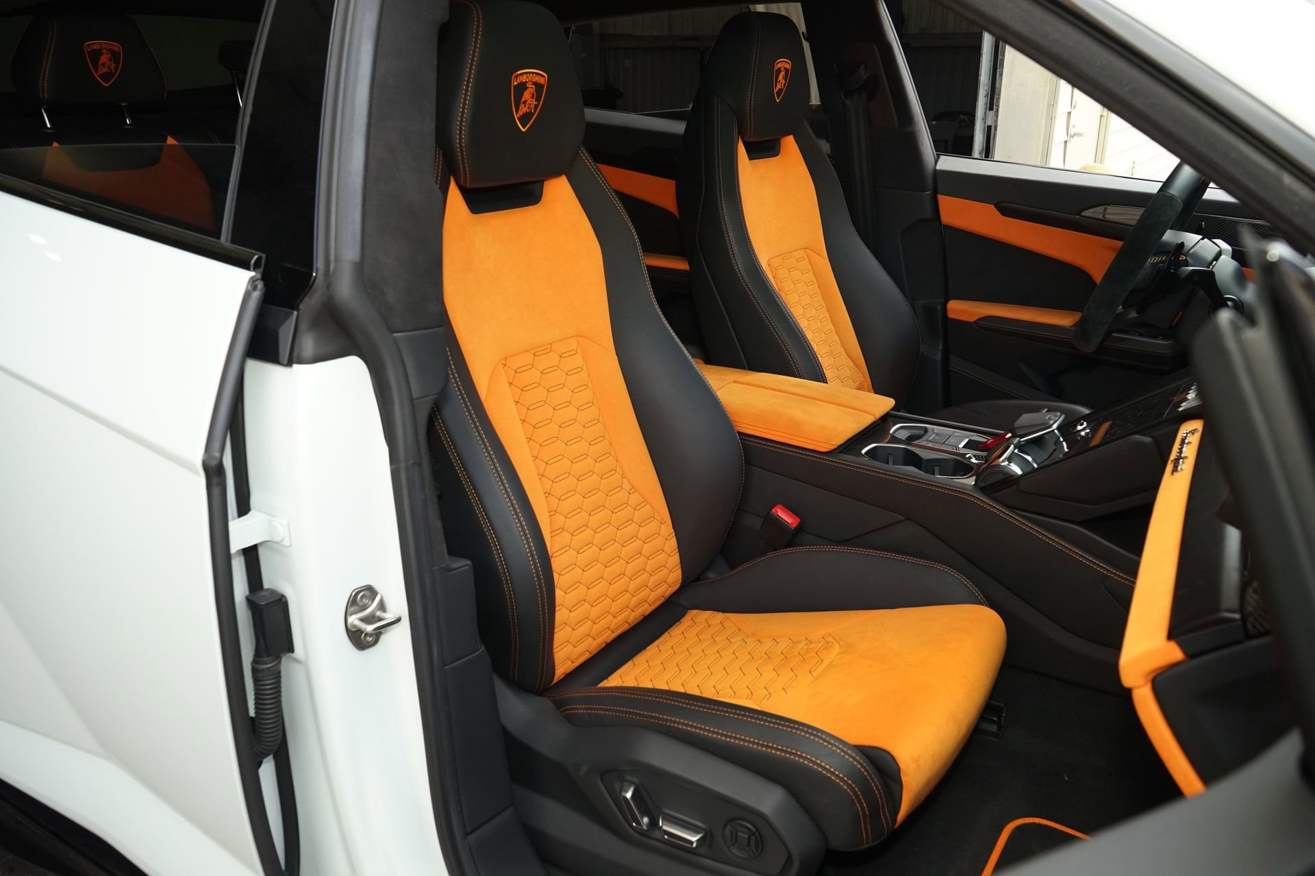 Used 2021 Lamborghini Urus image 10