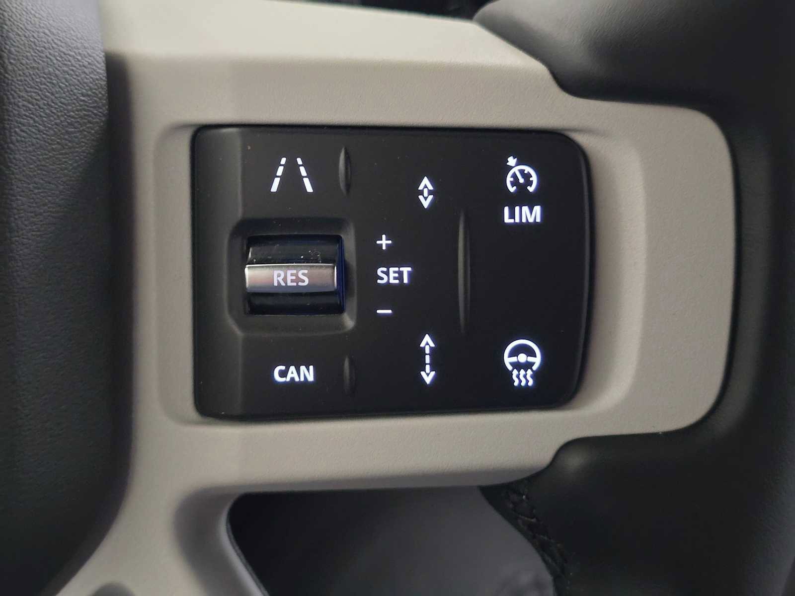 New 2026 Land Rover Defender 130 X-Dynamic SE image 31