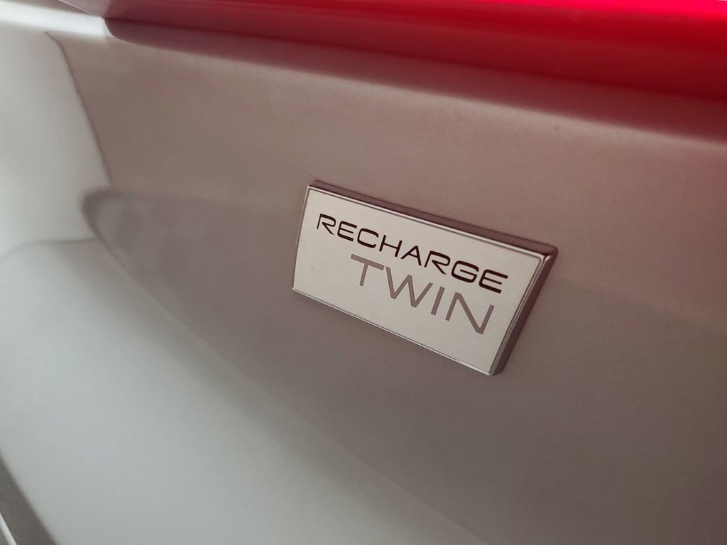 Used 2023 Volvo C40 P8 Recharge Ultimate image 9