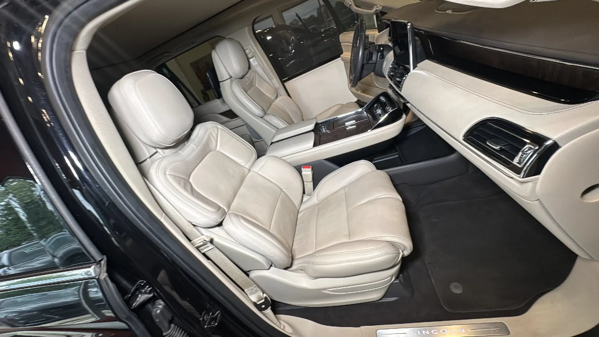Used 2019 Lincoln Navigator L Reserve w/ Cargo Package AWD/4WD image 28