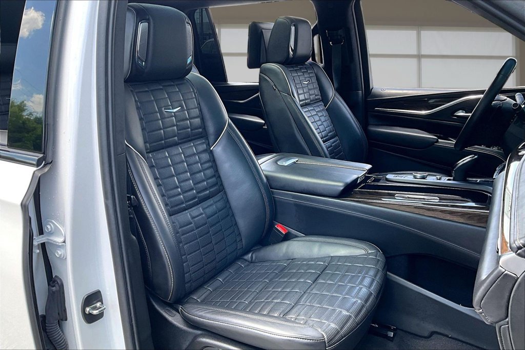 Used 2023 Cadillac Escalade ESV Sport Platinum w/ LPO, ONYX Package AWD/4WD image 7