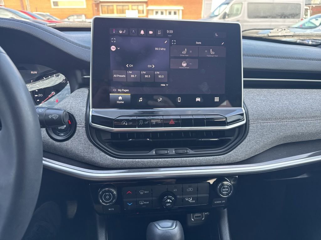 Used 2023 Jeep Compass Latitude video 4