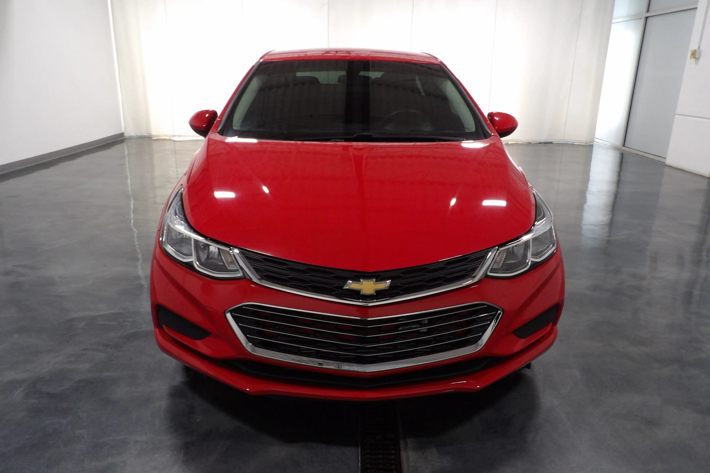 Used 2018 Chevrolet Cruze LS FWD image 2