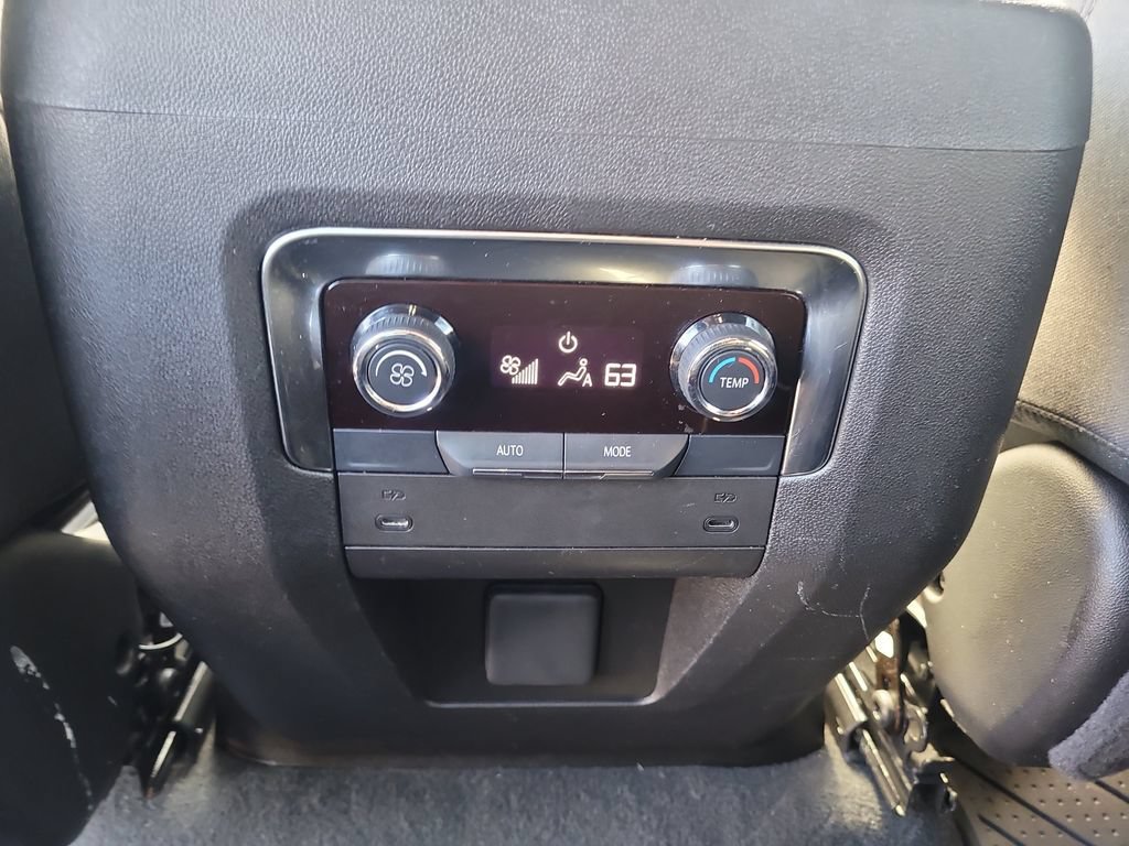 Used 2025 Chevrolet Tahoe LS RWD image 13