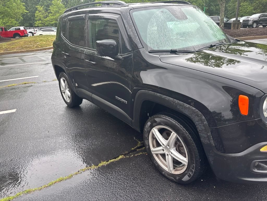 Used 2017 Jeep Renegade Latitude w/ Cold Weather Group AWD/4WD image 2