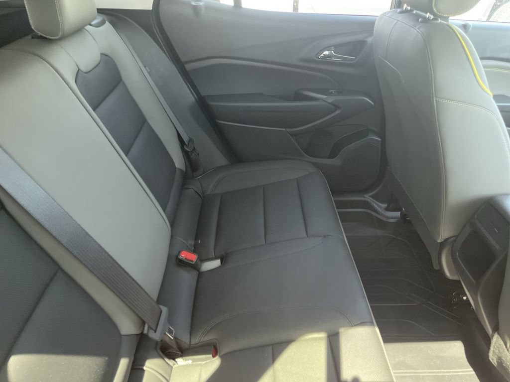 Used 2026 Chevrolet Trax ACTIV w/ Sunroof Package FWD image 11