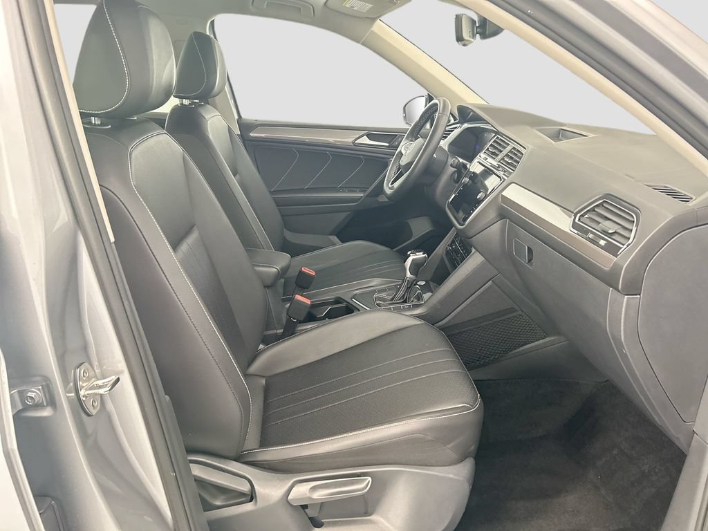 Used 2023 Volkswagen Tiguan SE FWD image 18