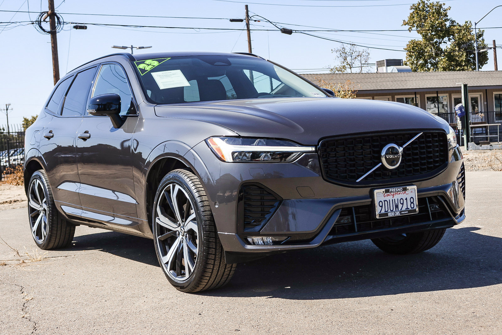 Used 2023 Volvo XC60 B5 Ultimate w/ Protection Package Premier FWD image 3