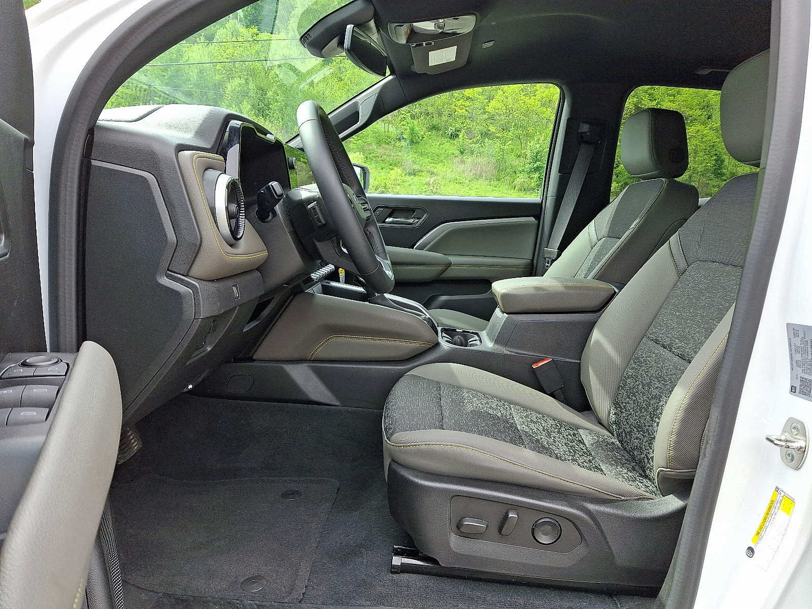 Used 2024 Chevrolet Colorado ZR2 AWD/4WD image 13