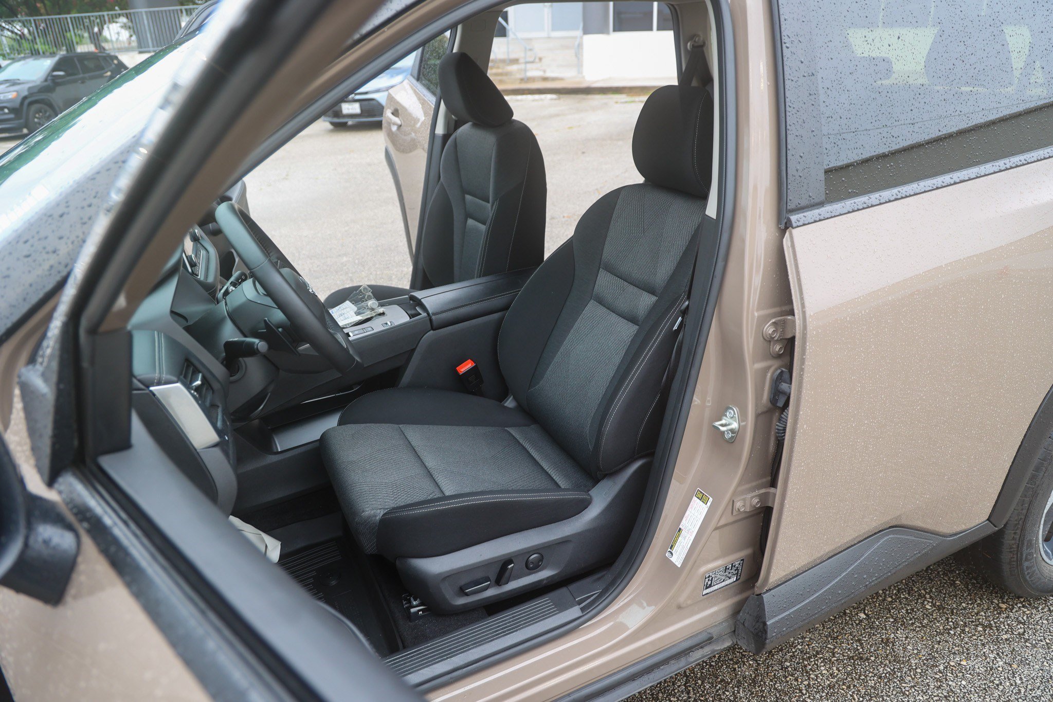 Used 2025 Nissan Rogue SV FWD image 30