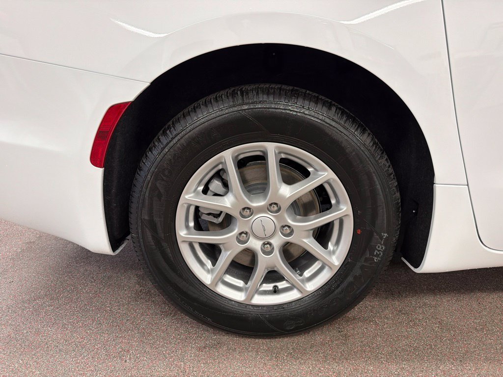 New 2027 Chrysler Pacifica LX FWD image 27