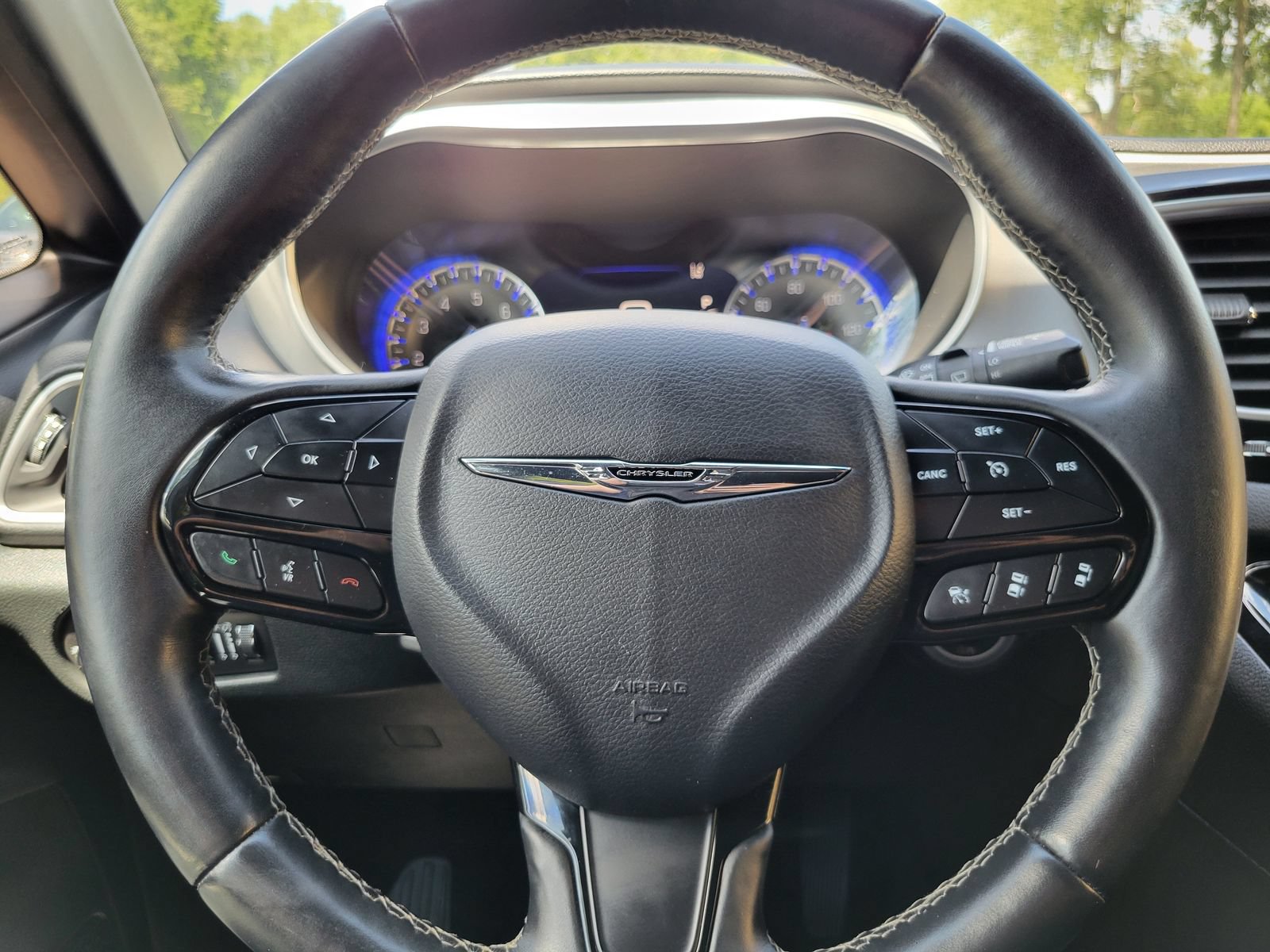 Used 2018 Chrysler Pacifica Touring-L Plus w/ Advanced Safetytec Group FWD image 13
