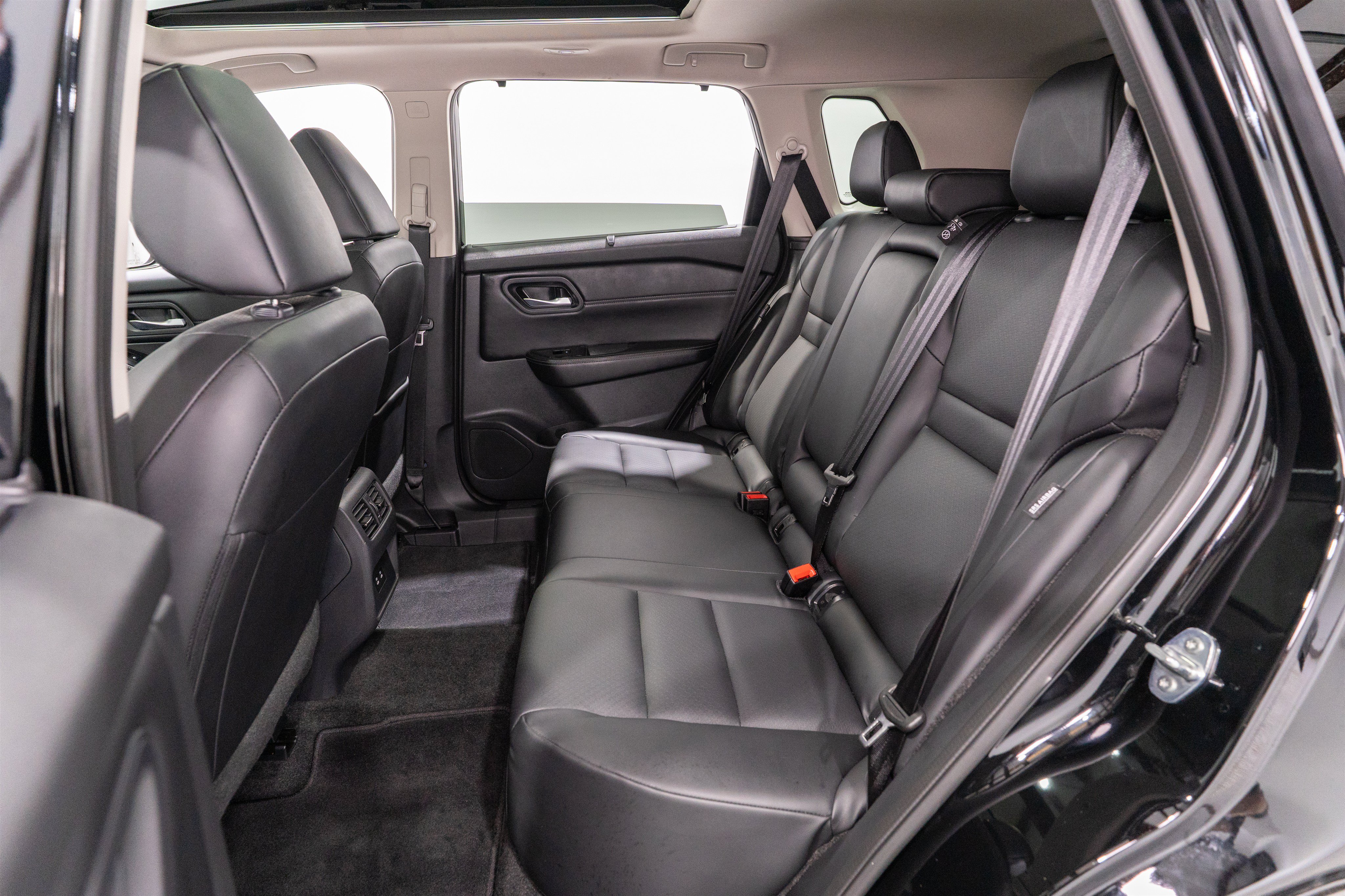 Used 2025 Nissan Rogue SV w/ SV Premium Package FWD image 30