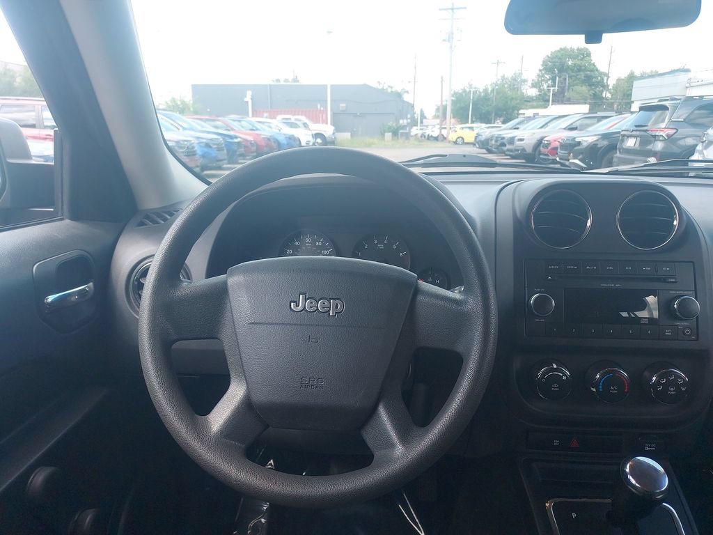 Used 2010 Jeep Patriot Sport w/ Tire & Wheel Group AWD/4WD image 10