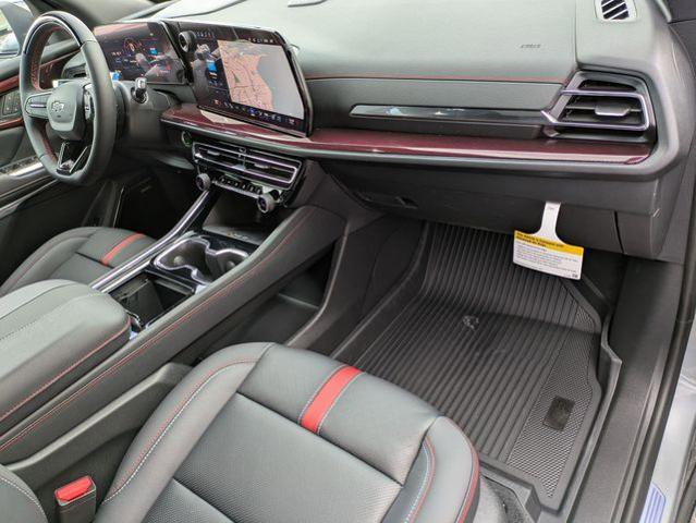 New 2026 Chevrolet Traverse RS w/ LPO, Floor Liner Package FWD image 31