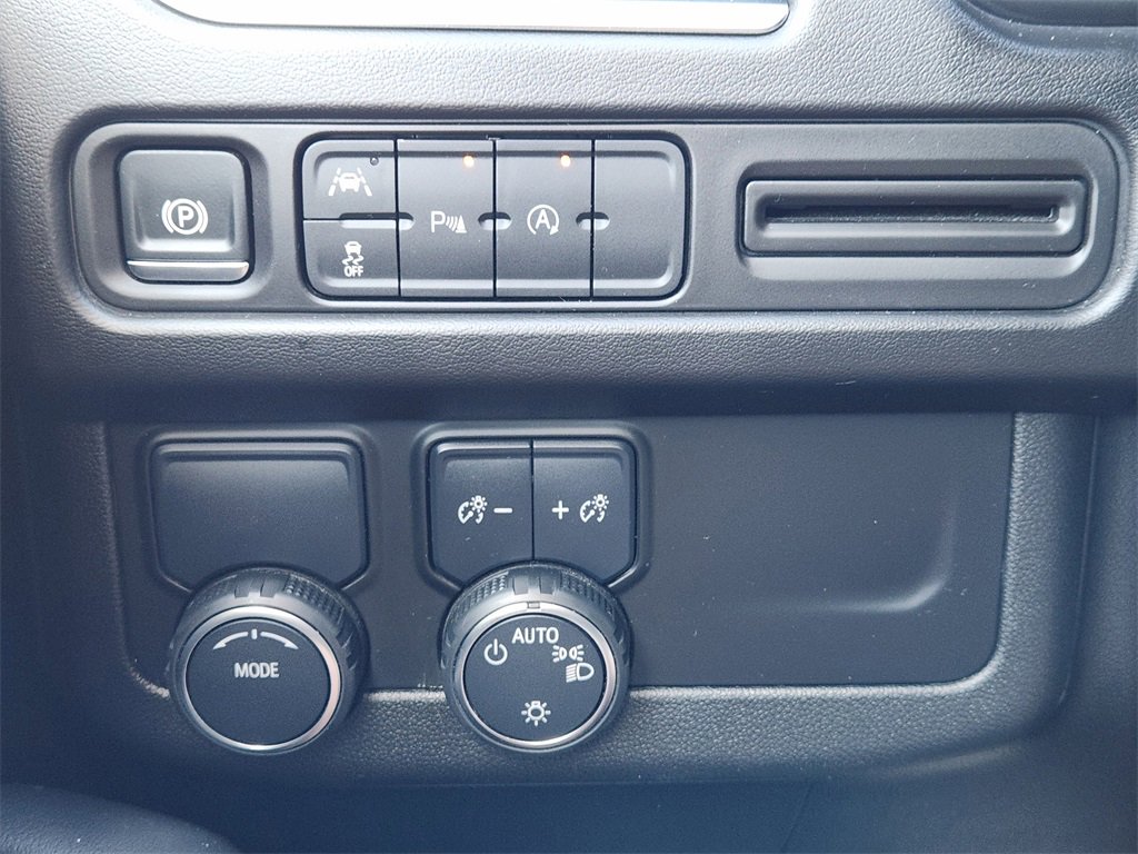 Used 2024 Chevrolet Suburban LT image 23