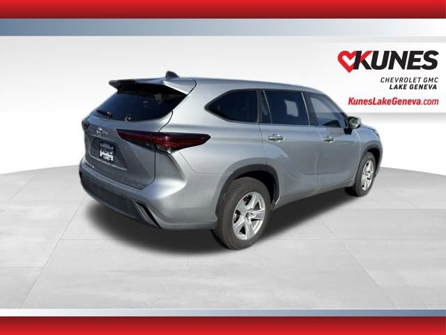 Used 2023 Toyota Highlander LE image 4