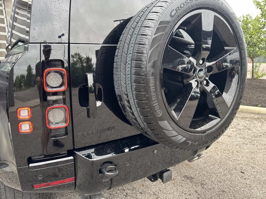 Certified 2022 Land Rover Defender 90 V8 AWD/4WD image 30