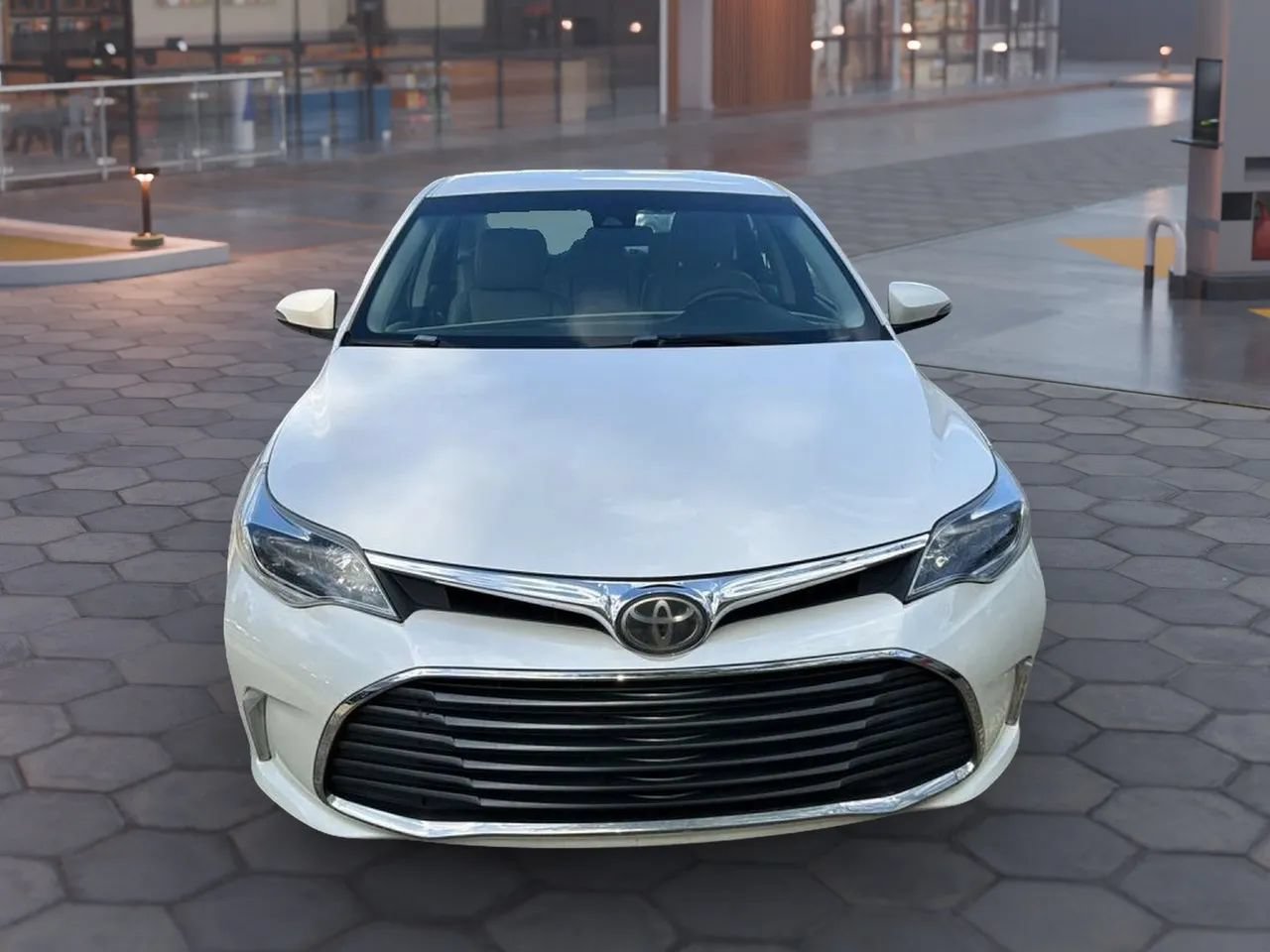 Used 2017 Toyota Avalon XLE FWD image 18