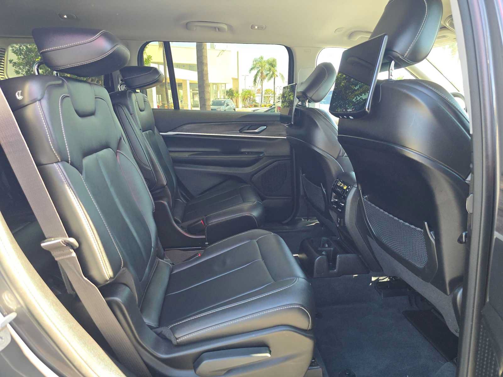 Used 2023 Jeep Grand Cherokee L Limited w/ Rear Seat Video Group I AWD/4WD image 12