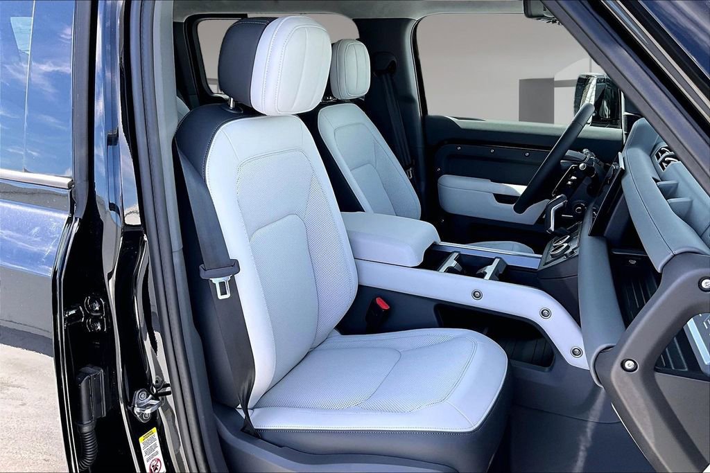 New 2025 Land Rover Defender 130 V8 AWD/4WD image 12