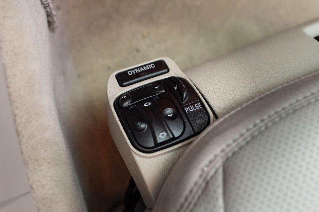 Used 2005 Mercedes-Benz E 500 Sedan w/ Lighting Pkg image 28