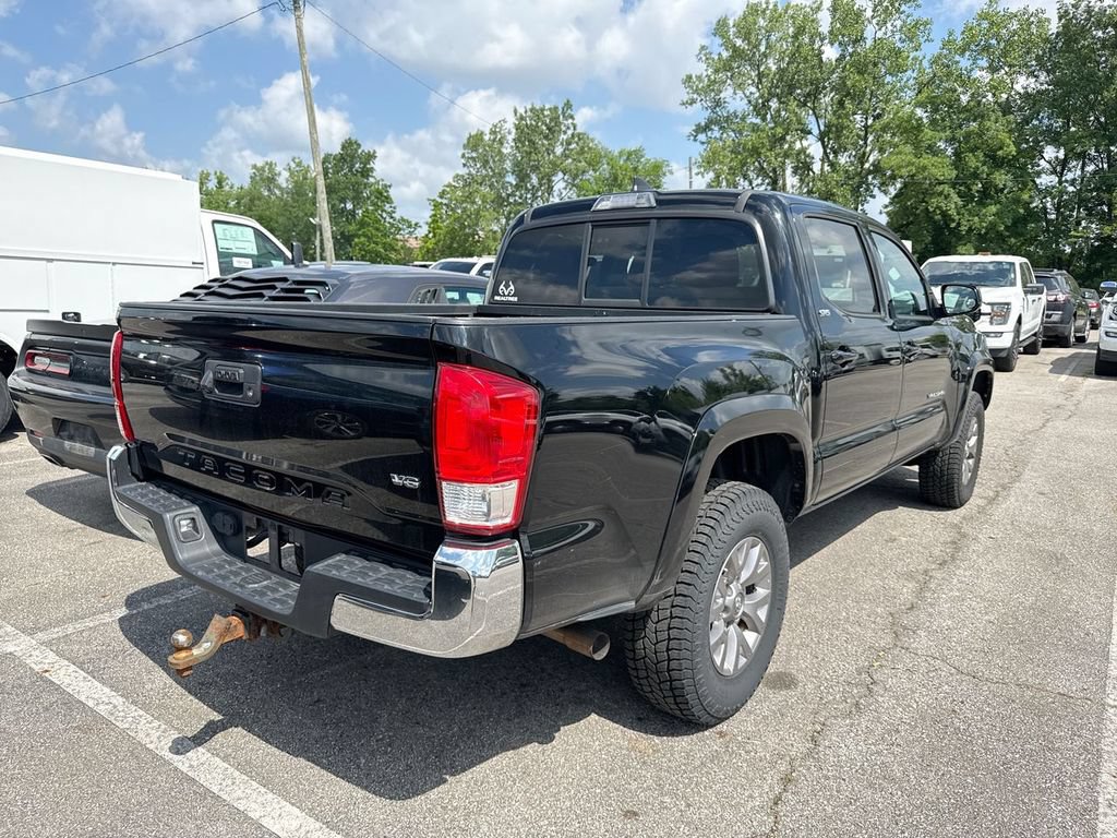 Used 2017 Toyota Tacoma SR5 w/ Tow Package RWD image 3