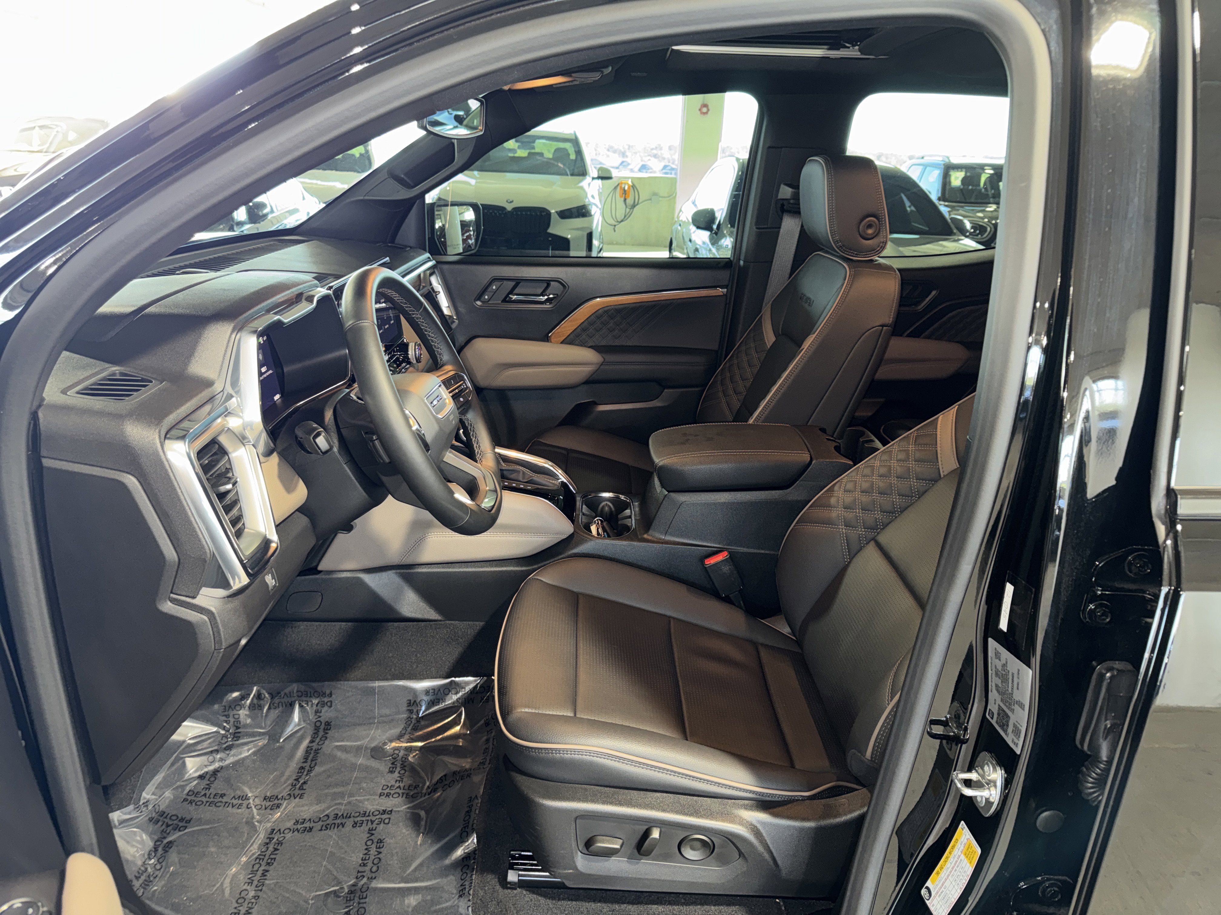 Used 2025 GMC Canyon Denali image 18