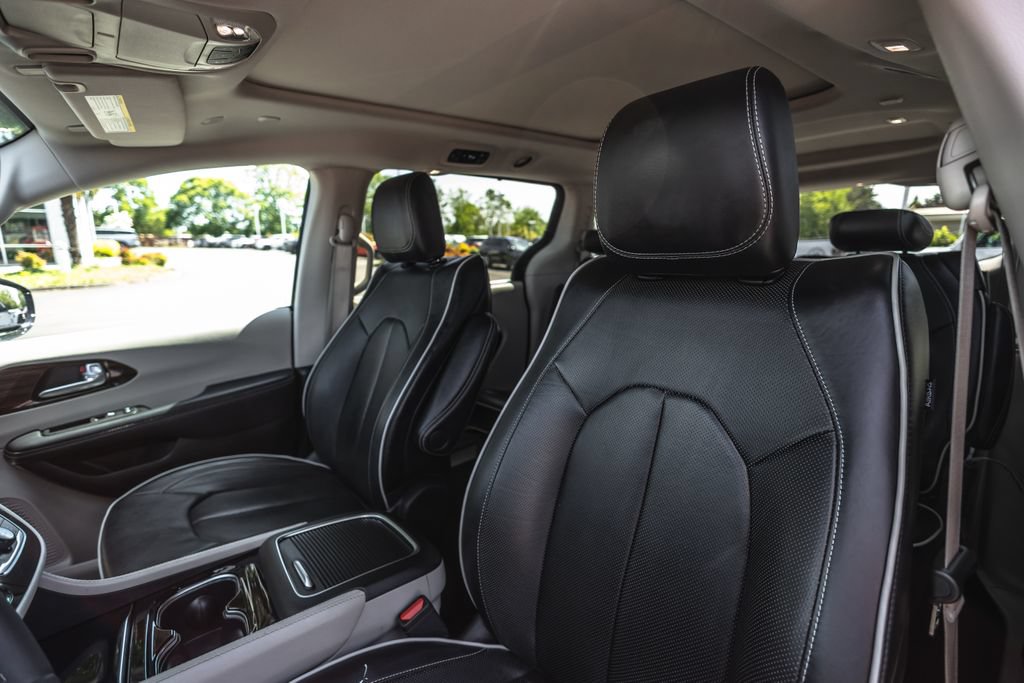 Used 2024 Chrysler Pacifica Limited FWD image 20