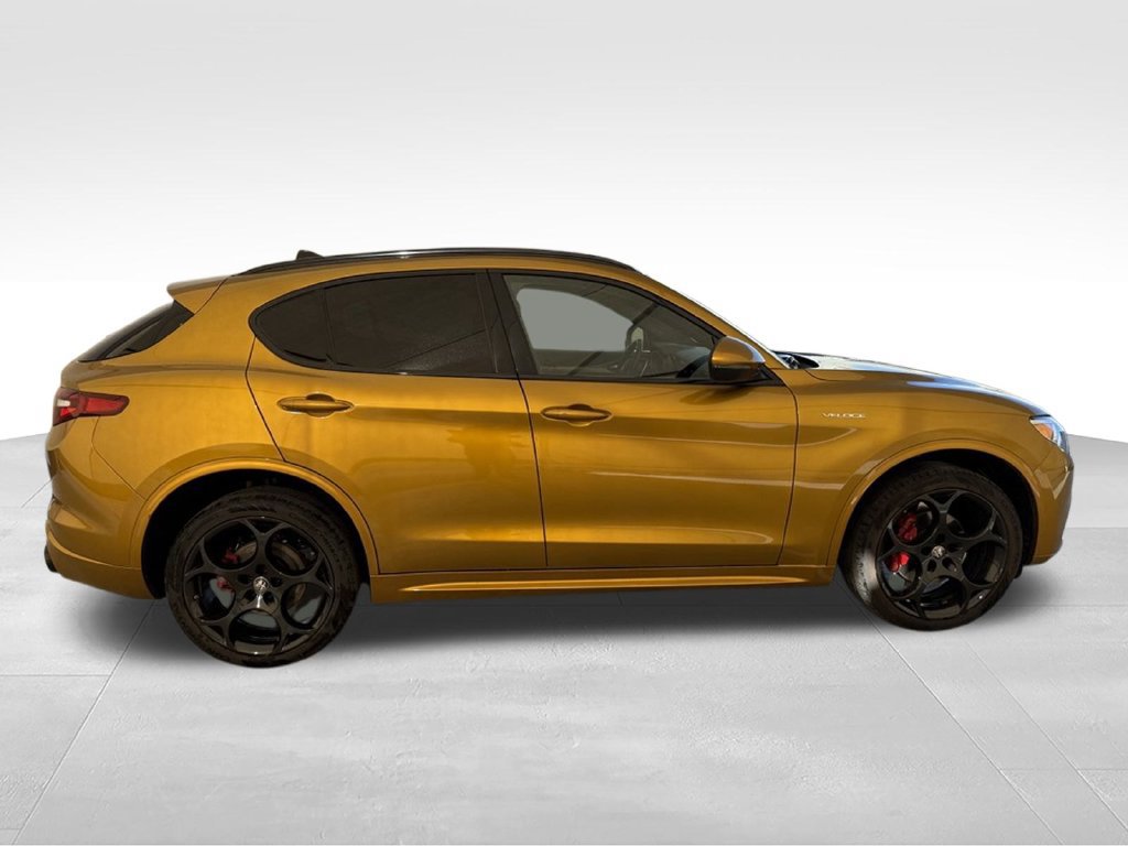 Used 2022 Alfa Romeo Stelvio Veloce AWD/4WD image 9