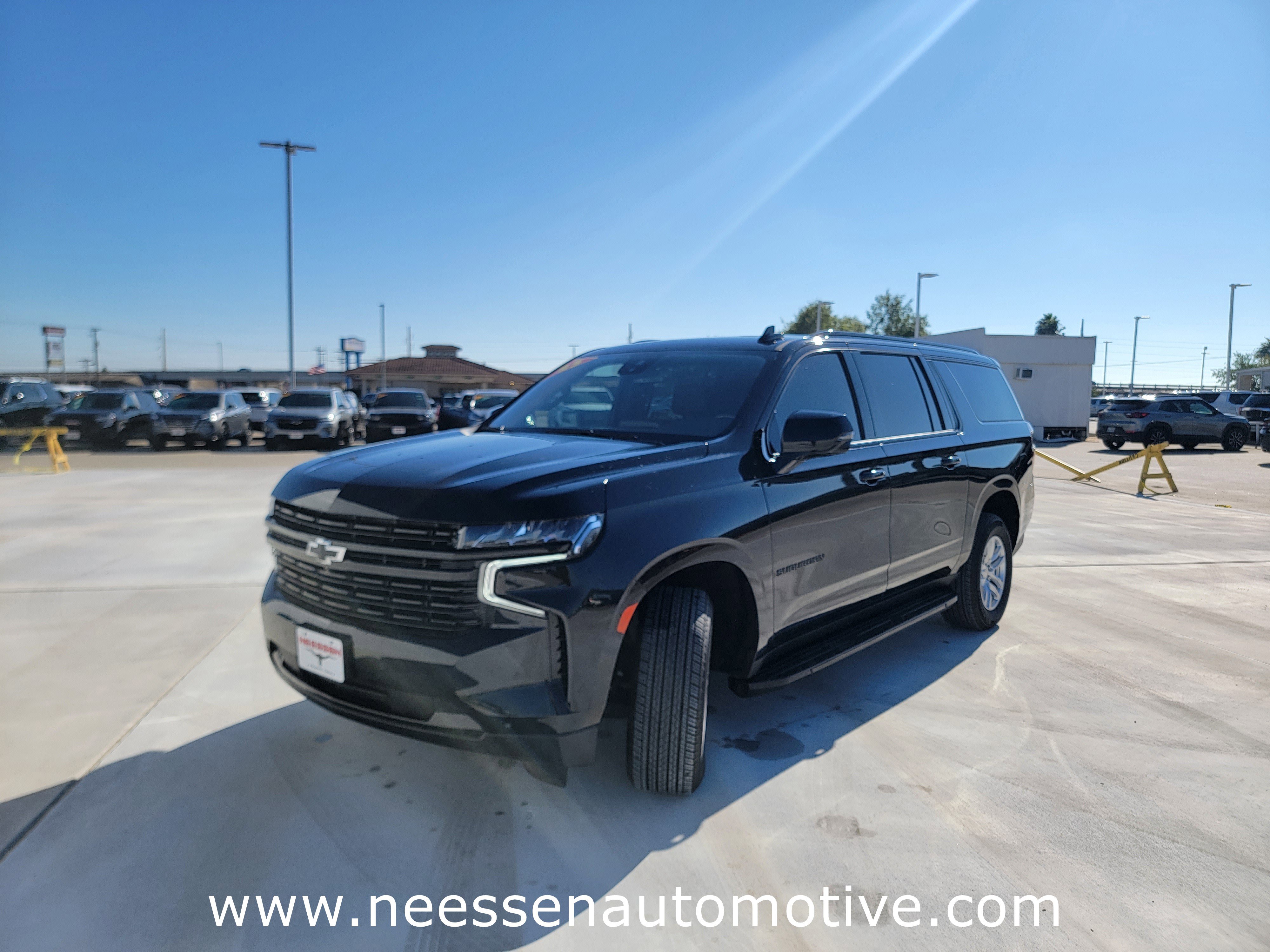Used 2023 Chevrolet Suburban RST w/ Luxury Package image 3