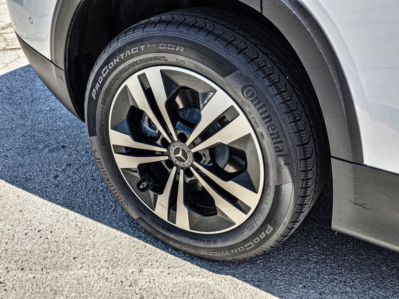 Used 2025 Mercedes-Benz GLB 250 4MATIC image 10