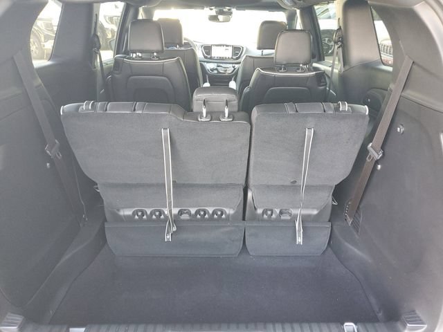 New 2026 Chrysler Pacifica Limited w/ Trailer Tow Group AWD/4WD image 8