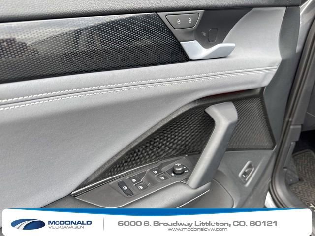 Used 2025 Volkswagen Tiguan SE AWD/4WD image 14