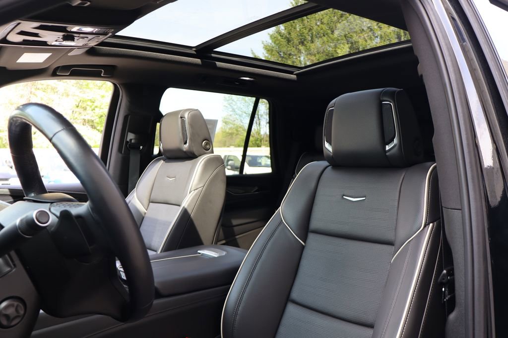 Used 2024 Cadillac Escalade Sport w/ Touring Package AWD/4WD image 4