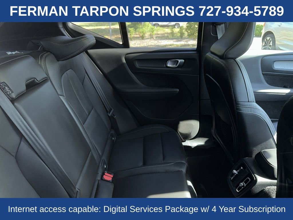 Certified 2025 Volvo XC40 B5 Ultra AWD/4WD image 7